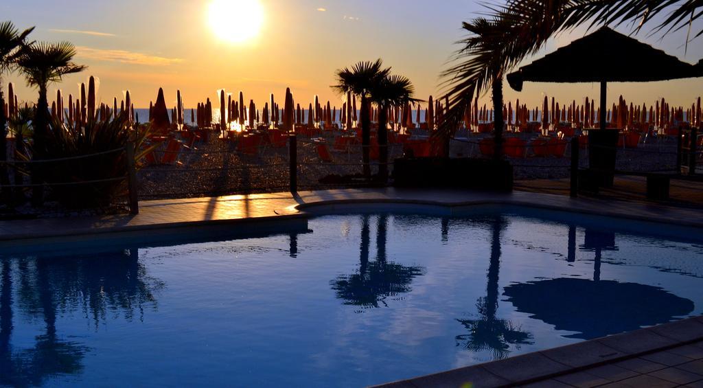 Hotel Paradise Fano Exterior foto