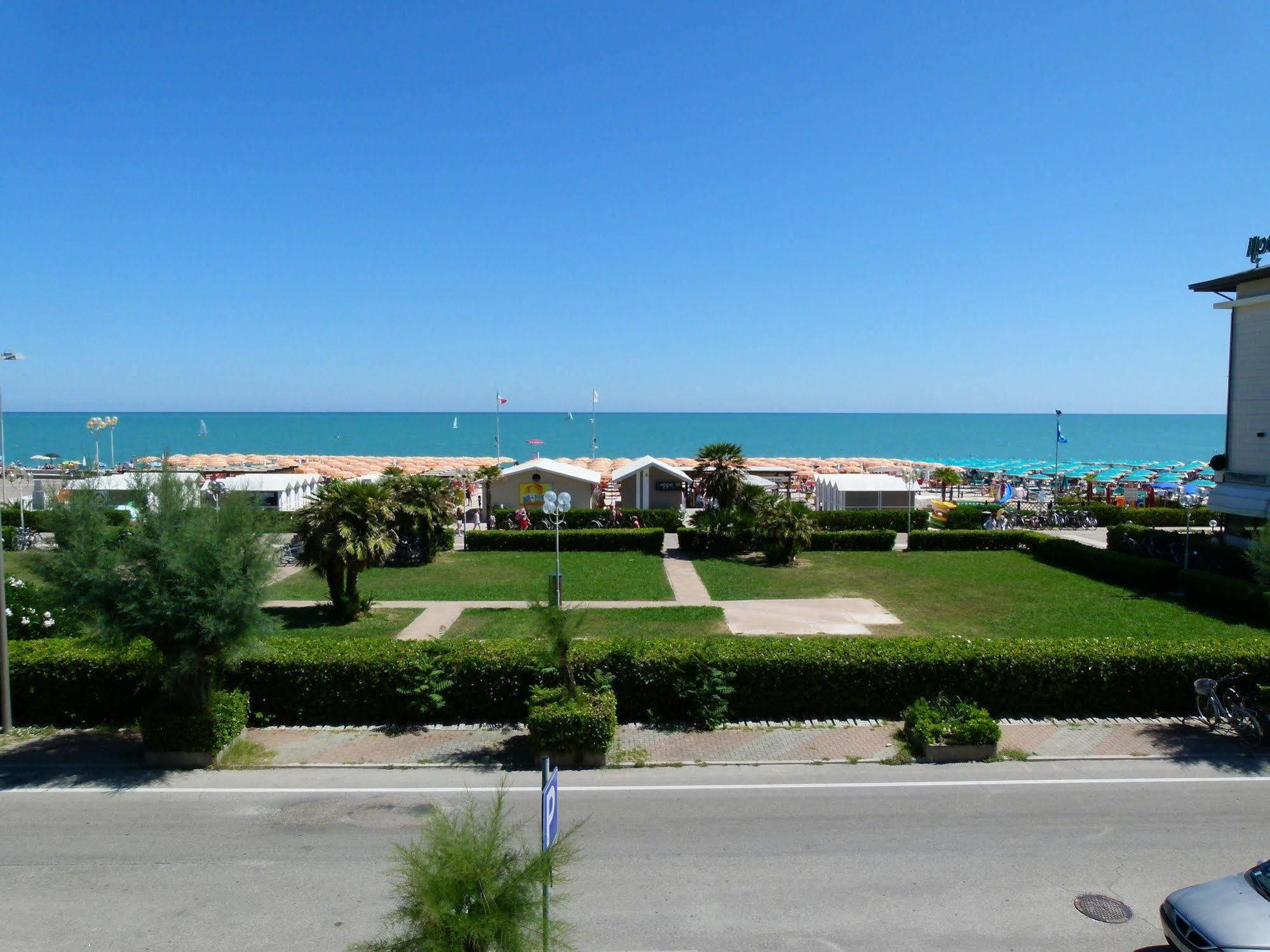 Hotel Paradise Fano Exterior foto